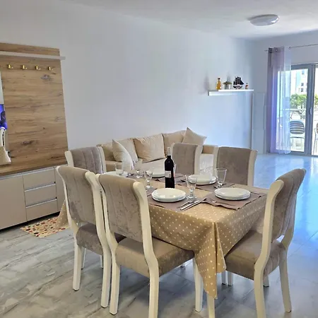 Spacious Coastal In Durres
