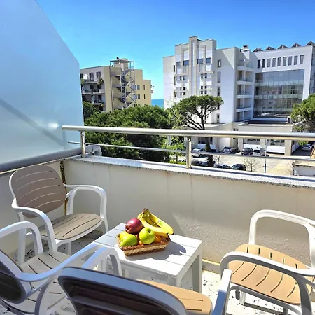 公寓 Apartment In Golem Near Sandy Beach